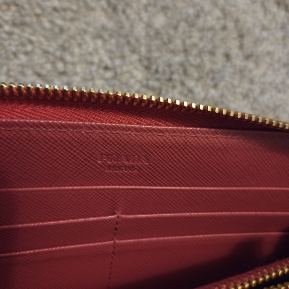 Prada Wallet - Picture 12 of 16